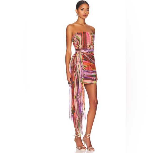 Nala Dress by Elliatt - Picture 2 of 9